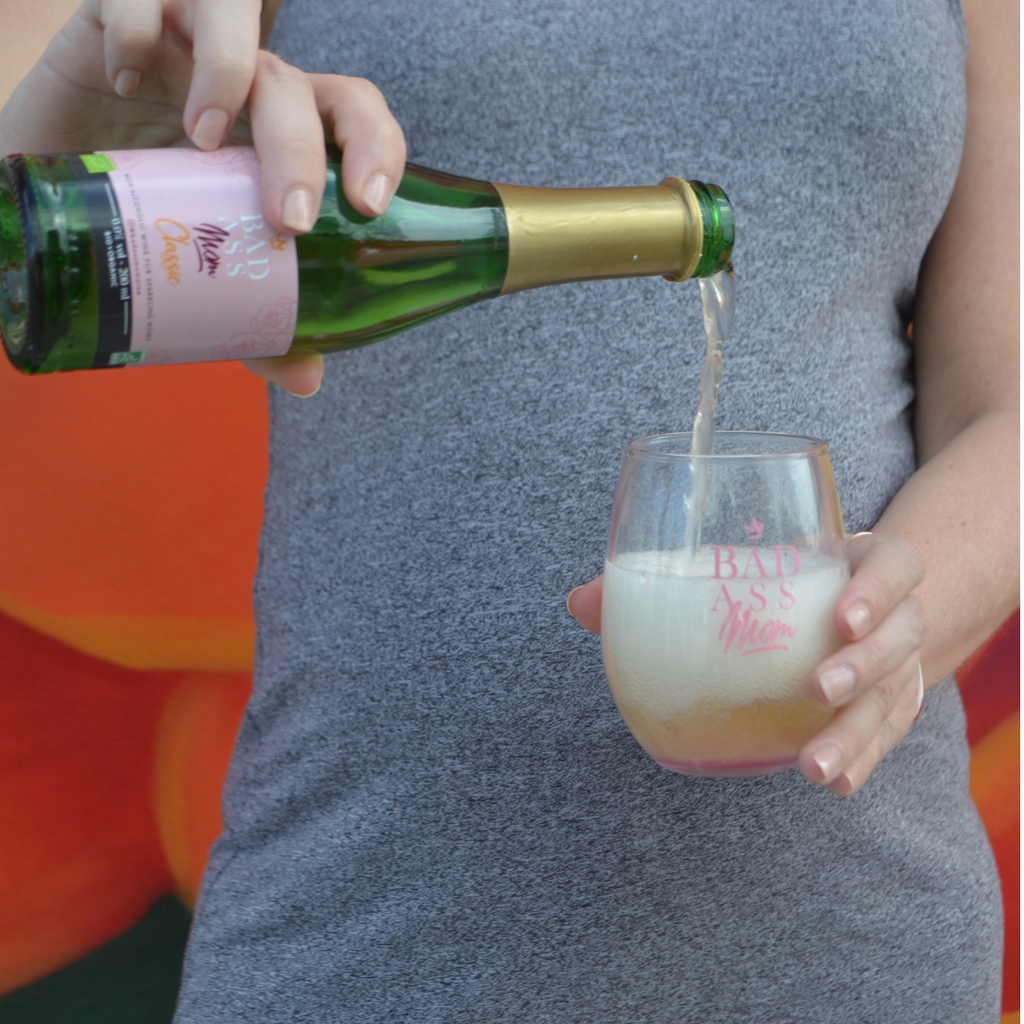 Beautiful mom gift idea — non-alcoholic sparkling wine for self-care nights and celebrations.

Holiday gift for mom — elegant alcohol-free sparkling wine with real wine taste.
