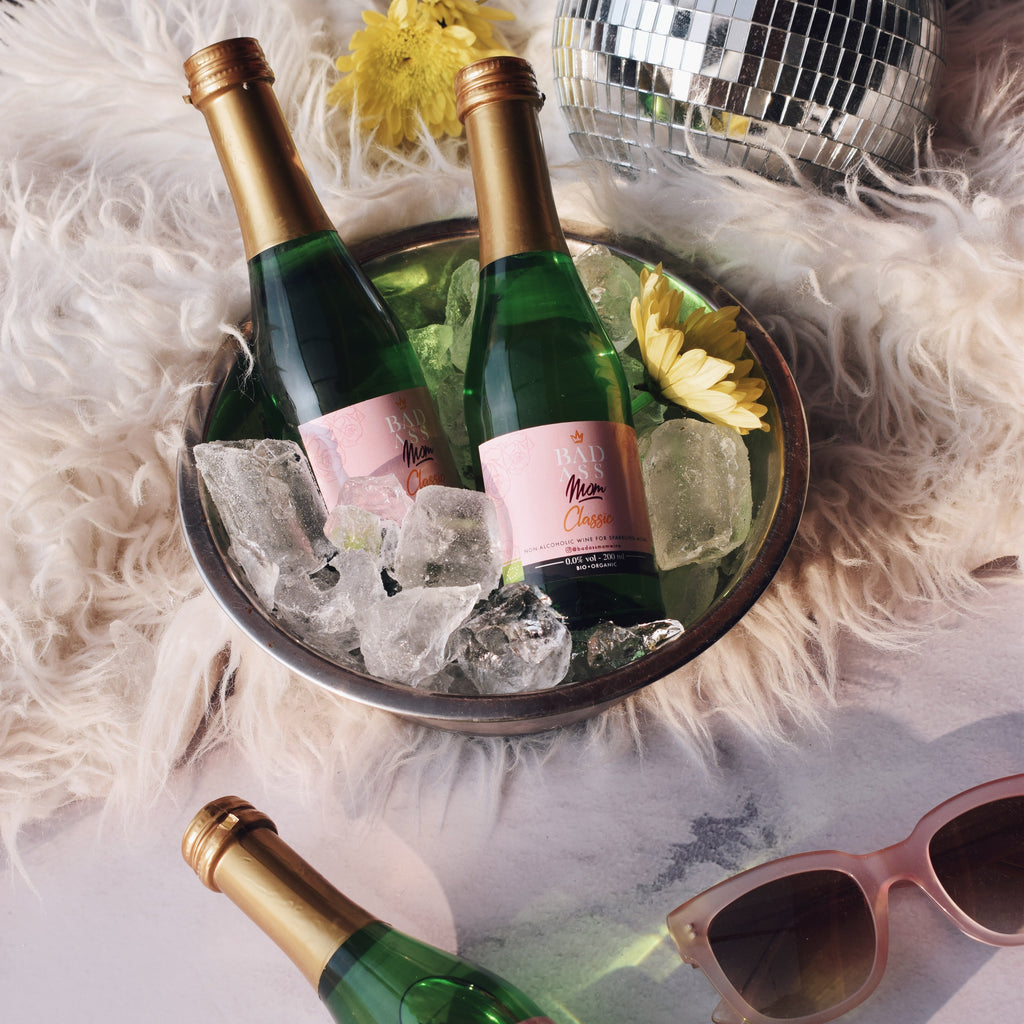 Christmas gift for pregnant moms — alcohol-free sparkling wine made in Europe.

Non-alcoholic wine gift box — perfect for baby shower, pregnancy announcement, or holiday gift.

Guilt-free celebration wine — alcohol-free sparkling drink for expecting moms and breastfeeding mamas.